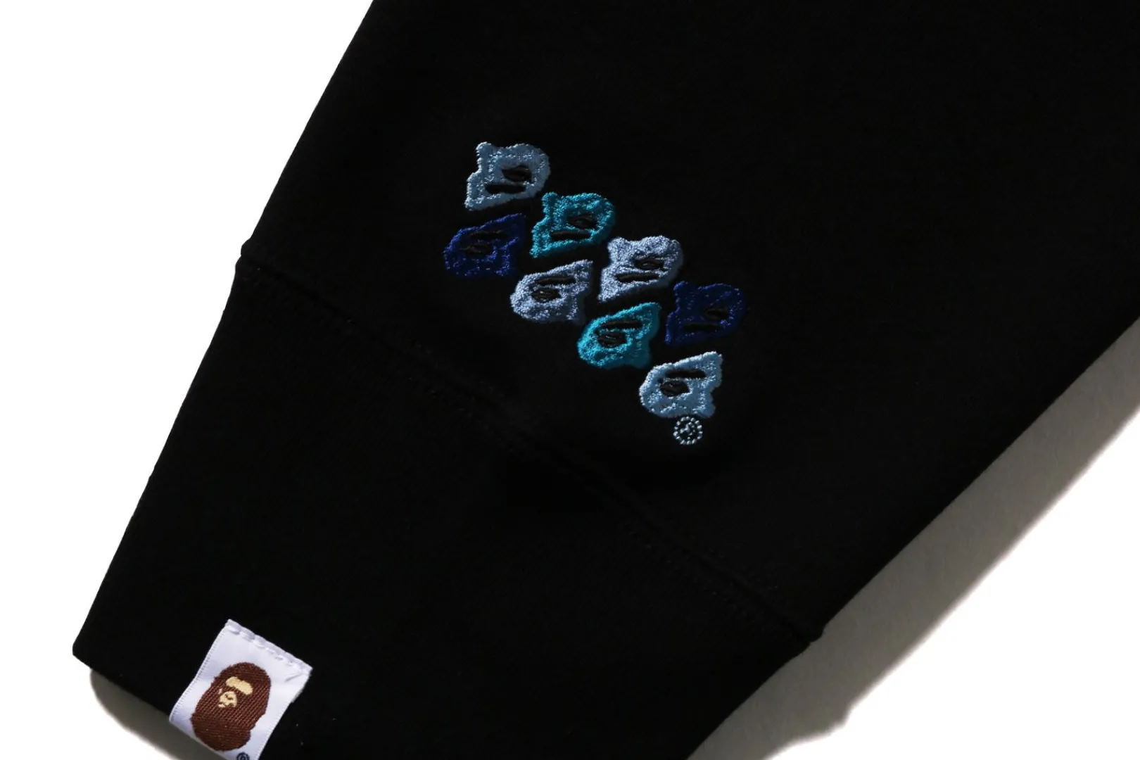 abc_camo_patch_locker_passform_rundhalsausschnitt_2.webp 0ZX ABC CAMO PATCH LOCKER PASSFORM RUNDHALSAUSSCHNITT Flash Sale