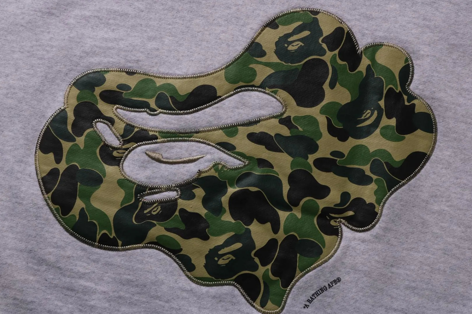 abc_camo_patch_locker_passform_rundhalsausschnitt_4.webp 0ZX ABC CAMO PATCH LOCKER PASSFORM RUNDHALSAUSSCHNITT Flash Sale