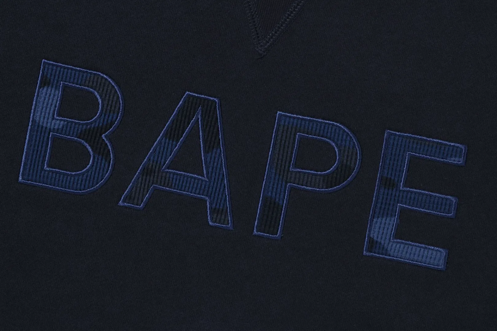 bape_patch_locker_passform_rundhalsausschnitt_10.webp 0ZX BAPE PATCH LOCKER PASSFORM RUNDHALSAUSSCHNITT Best
