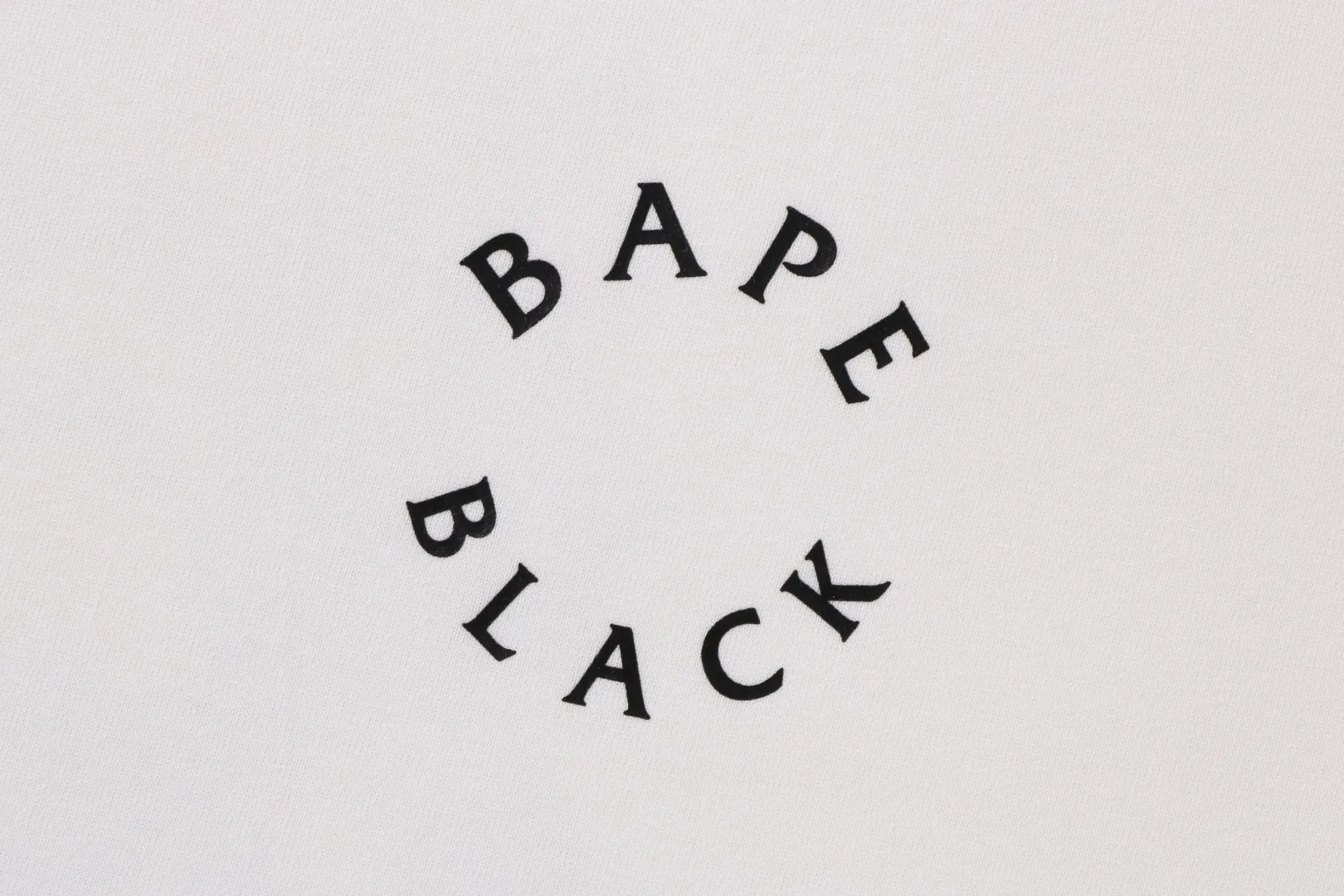 bape_schwarzes_tshirt_mit_affenkopf_2.webp BBK BAPE SCHWARZES T-SHIRT MIT AFFENKOPF Discount
