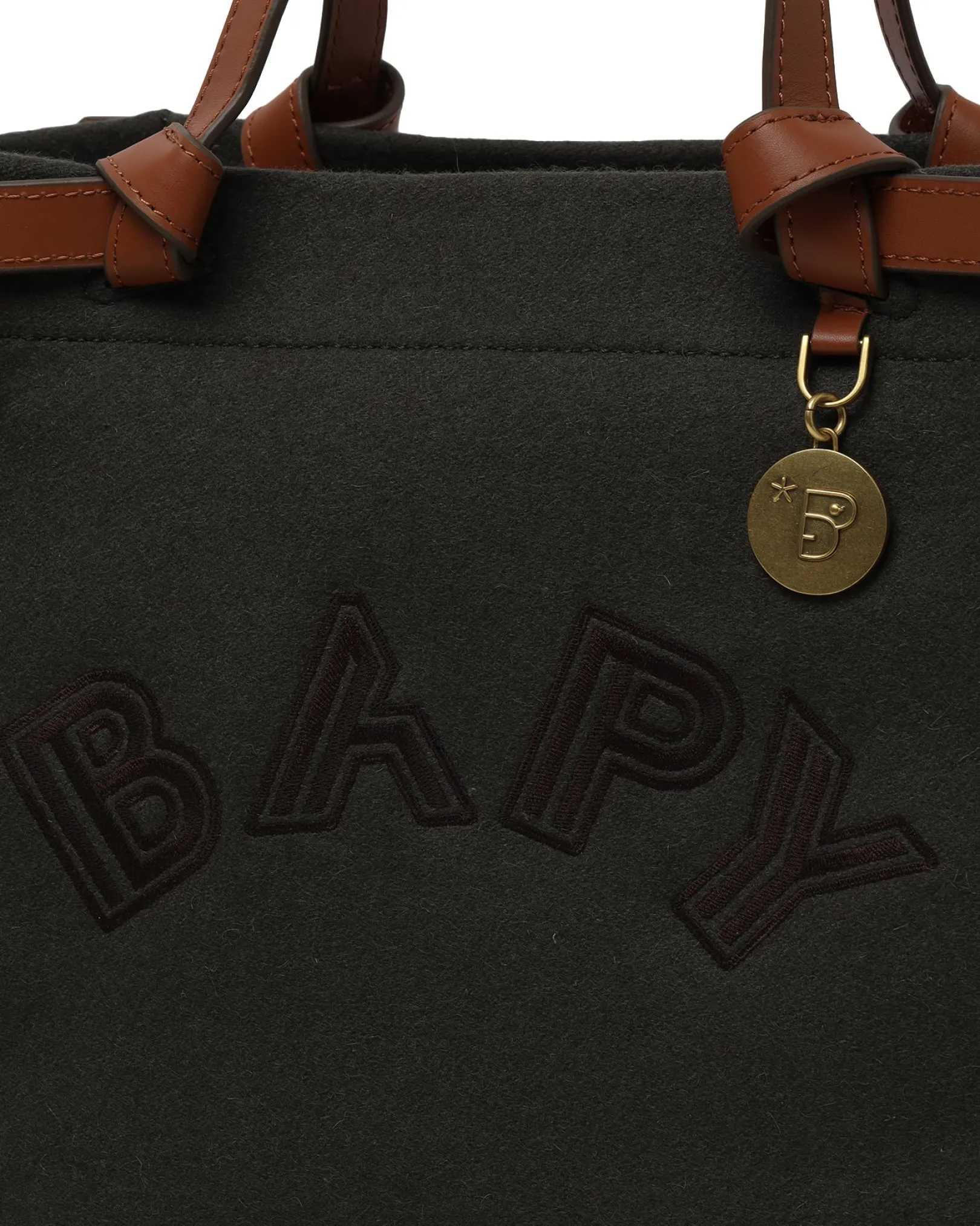 bpybgbaxjflanellasche_mit_geknpftem_griff_l_4.webp BPY BGBA0016XJ/FLANELLASCHE MIT GEKNÖPFTEM GRIFF, L DUNKELGRÜN Best Sale