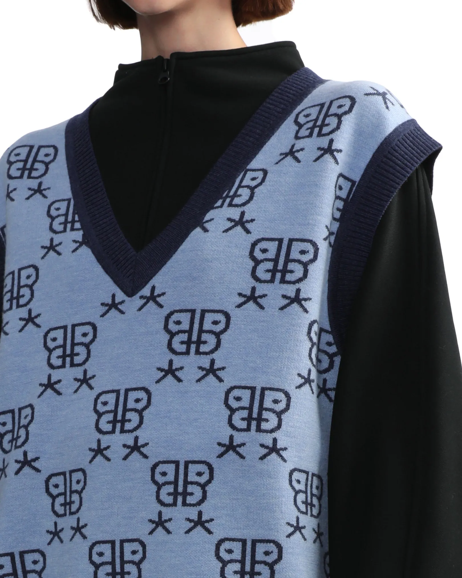 bpyknknxlbapy_monogram_strickweste_l_5.webp BPY KNKN4224XL/BAPY MONOGRAM STRICKWESTE L BLAU X WEISS Hot