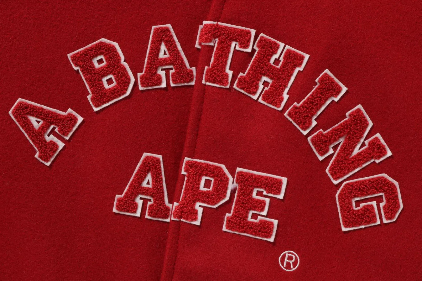 collegejacke_mit_riesigem_affenkopf_3.webp 0ZX Collegejacke mit riesigem Affenkopf Best Sale