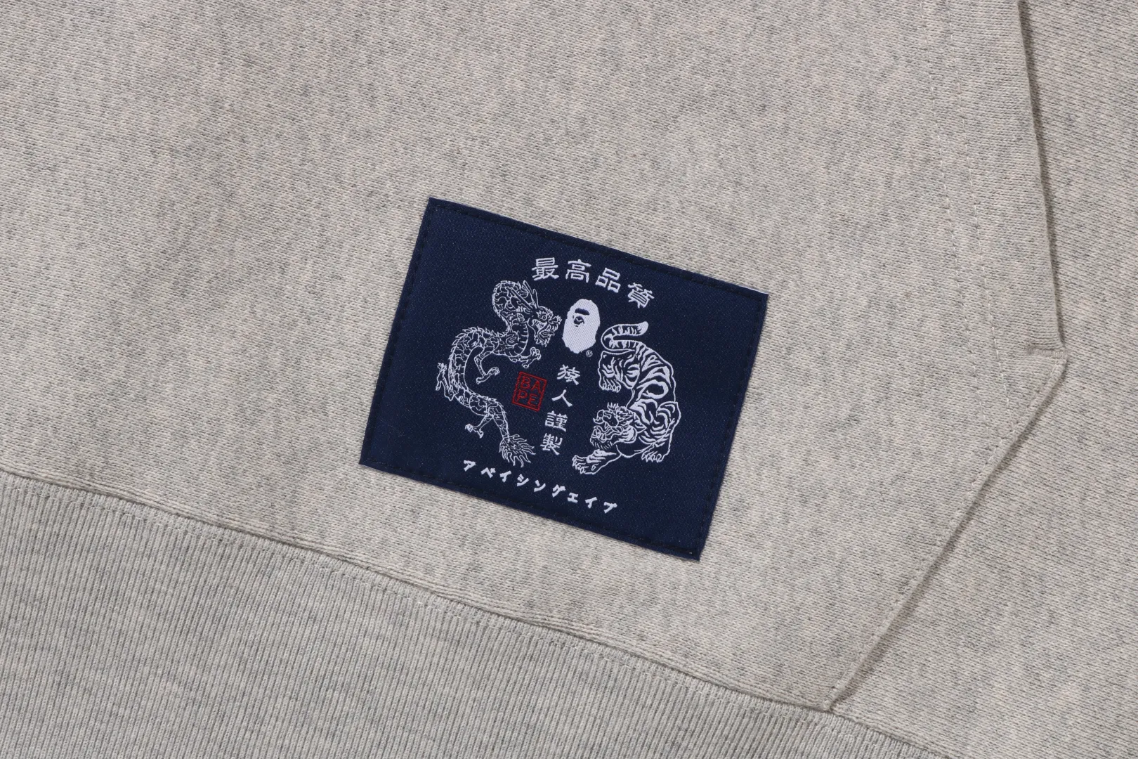 kapuzenpullover_mit_japanischem_motiv_und_lssiger_passform_2.webp 0ZX Kapuzenpullover mit japanischem Motiv und lässiger Passform Cheap