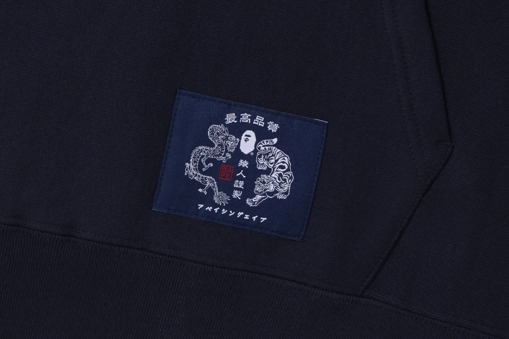 kapuzenpullover_mit_japanischem_motiv_und_lssiger_passform_6.webp 0ZX Kapuzenpullover mit japanischem Motiv und lässiger Passform Cheap