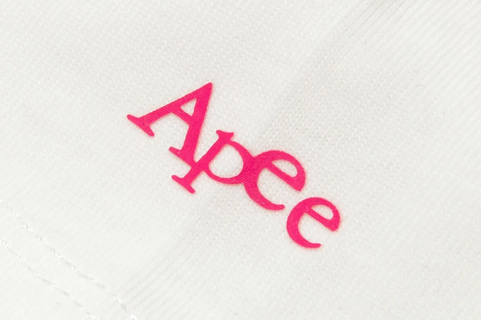 kurzes_tshirt_mit_logodruck_14.webp 0PX KURZES T-SHIRT MIT LOGODRUCK Best