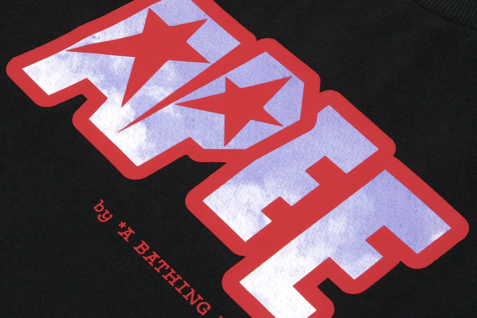 kurzes_tshirt_mit_logodruck_2.webp 0PX KURZES T-SHIRT MIT LOGODRUCK Best