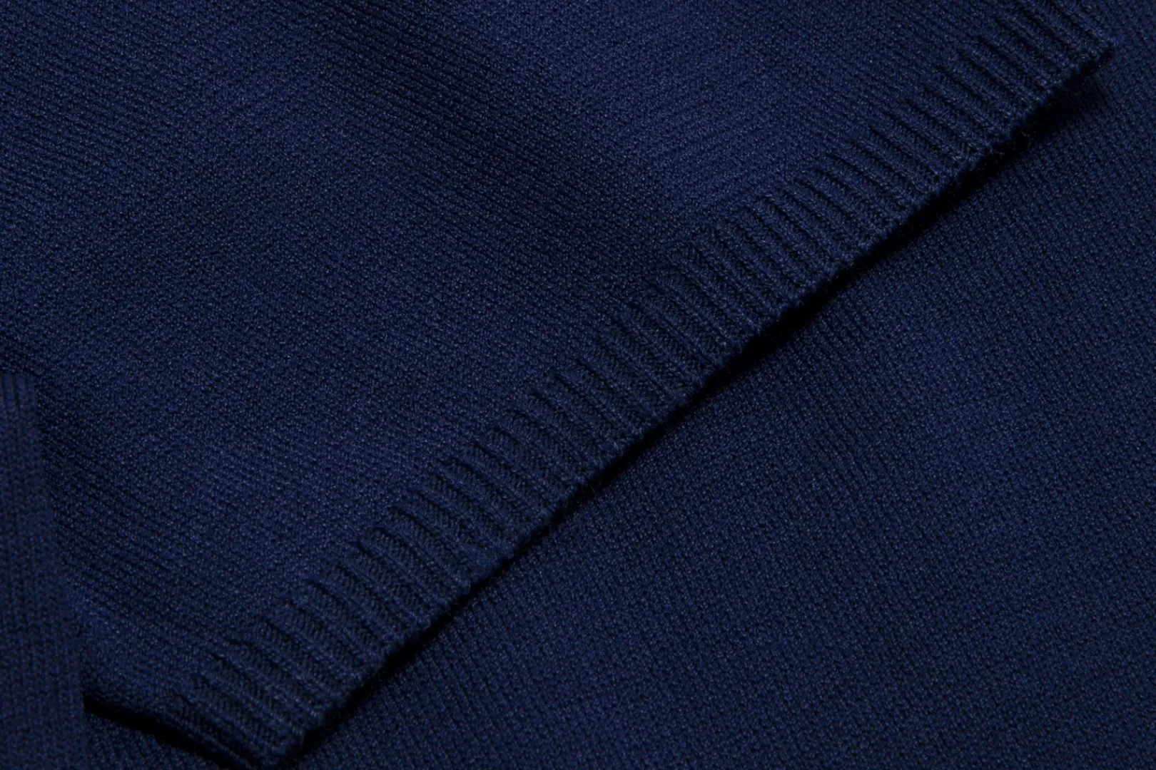 rollkragenstrickoberteil_mit_kurzen_rmeln_4.webp 0PX ROLLKRAGEN-STRICKOBERTEIL MIT KURZEN ÄRMELN Online