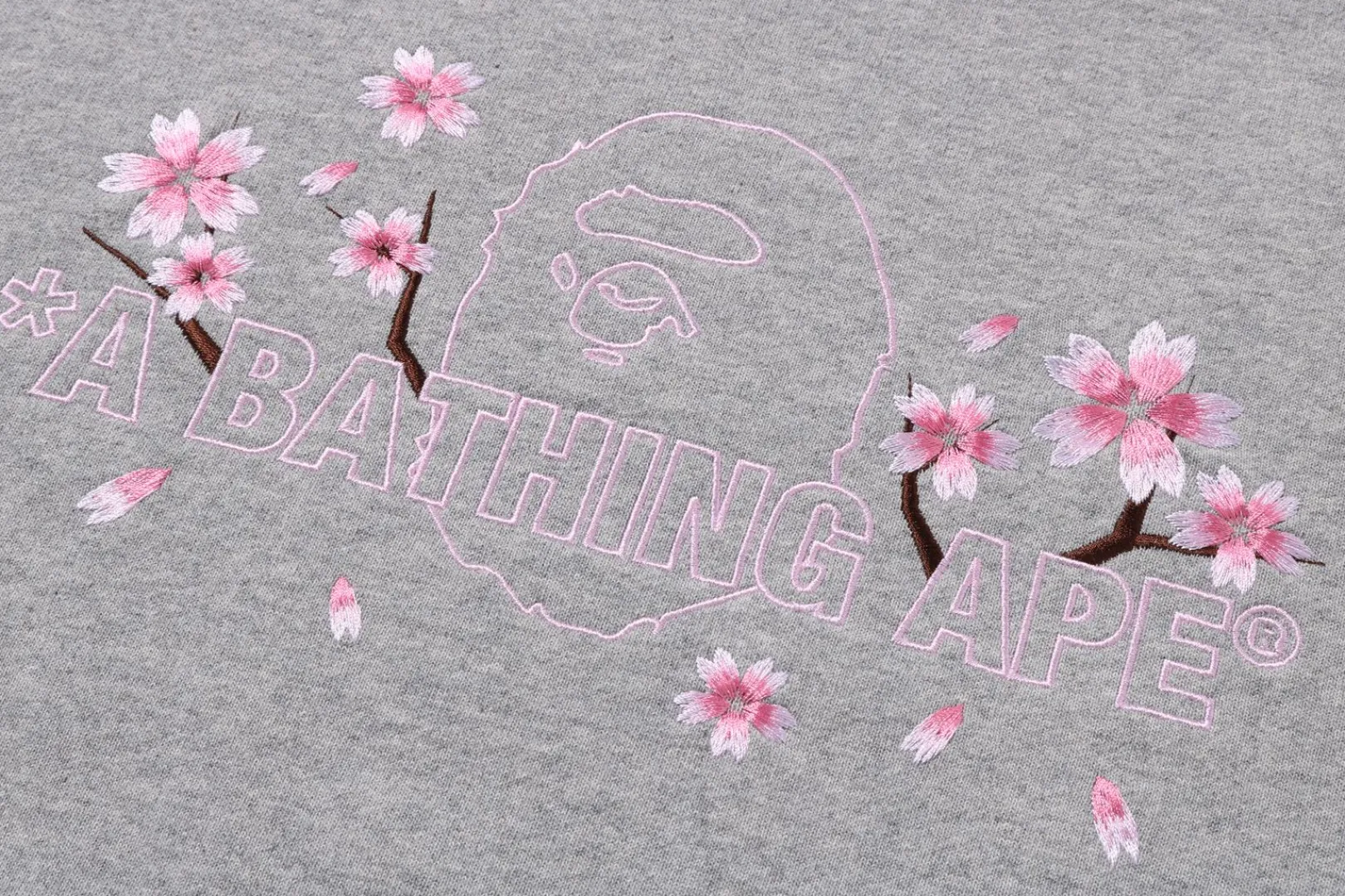 sakura_a_bathing_ape_lockeres_rundhalsshirt_2.webp 0ZX SAKURA A BATHING APE LOCKERES RUNDHALSSHIRT GRAU Discount