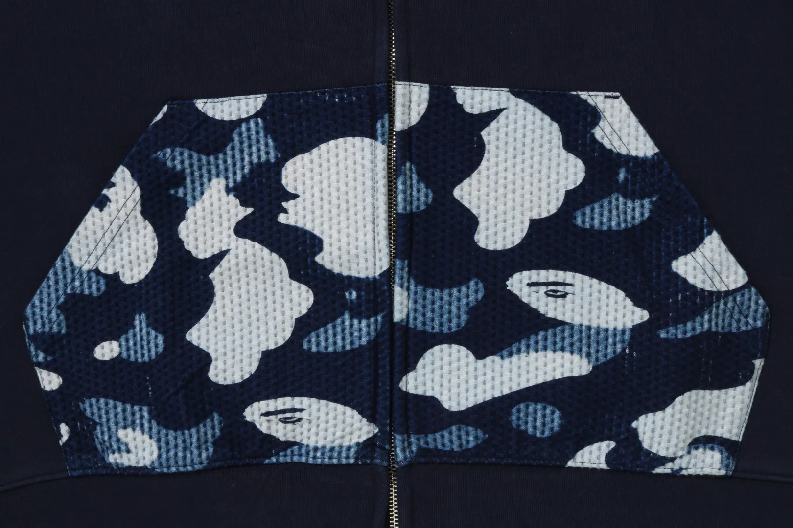 sashiko_camo_locker_passform_reissverschlusskapuzenpullover_3.webp 0ZX SASHIKO CAMO LOCKER PASSFORM REISSVERSCHLUSS-KAPUZENPULLOVER MARINE Discount