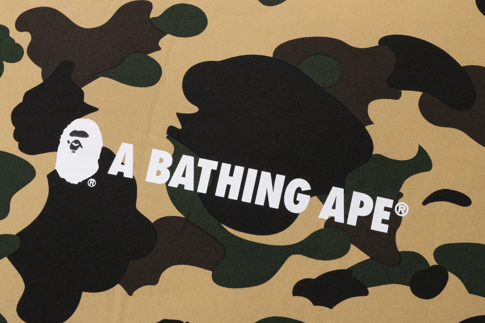 st_camo_a_bathing_ape_quadratisches_kissen_3.webp 0ZX 1ST CAMO A BATHING APE QUADRATISCHES KISSEN Store
