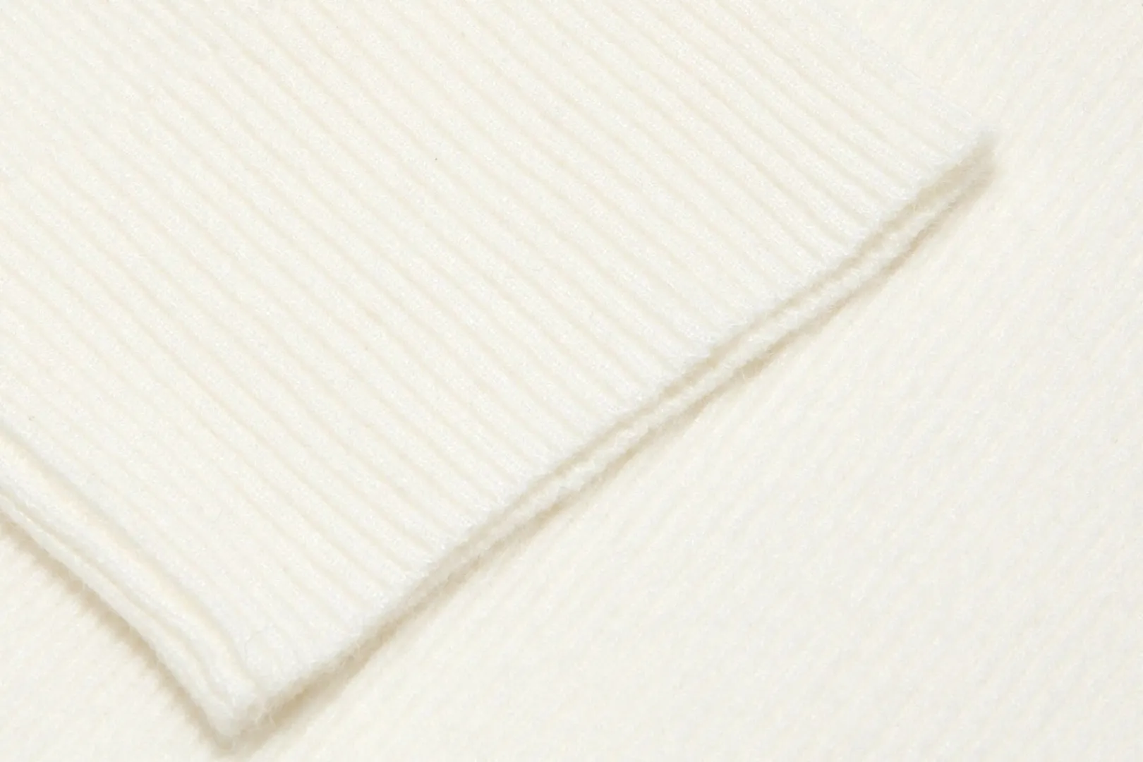 stricktop_mit_vausschnitt_4.webp 0PX STRICKTOP MIT V-AUSSCHNITT Hot