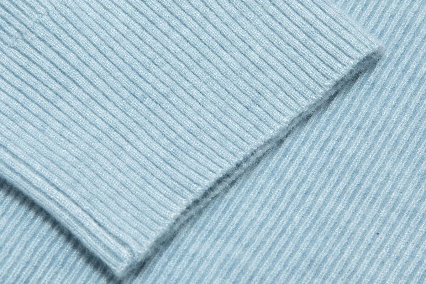 stricktop_mit_vausschnitt_9.webp 0PX STRICKTOP MIT V-AUSSCHNITT Hot
