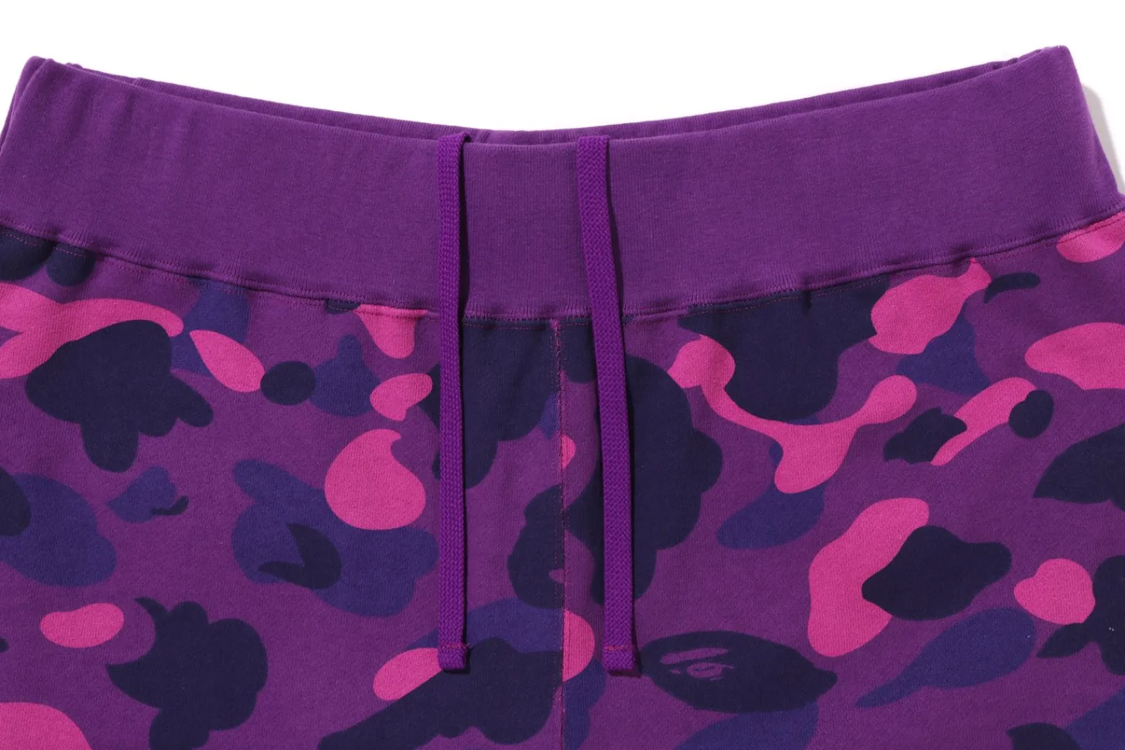 trainingshose_mit_weitem_passform_und_farbe_in_camo_7.webp 0ZX TRAININGSHOSE MIT WEITEM PASSFORM UND FARBE IN CAMO Hot